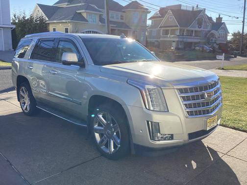 2017 Cadillac Escalade Luxury