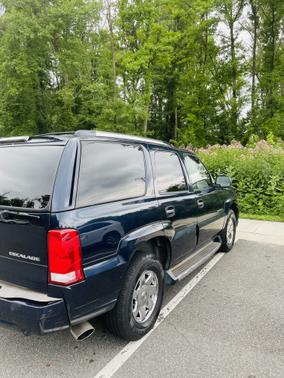 Photo 3 of 8 of 2004 Cadillac Escalade Base