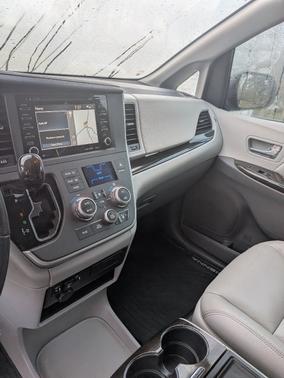 2020 Toyota Sienna XLE