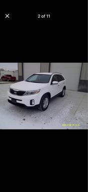 White 2014 Kia Sorento LX