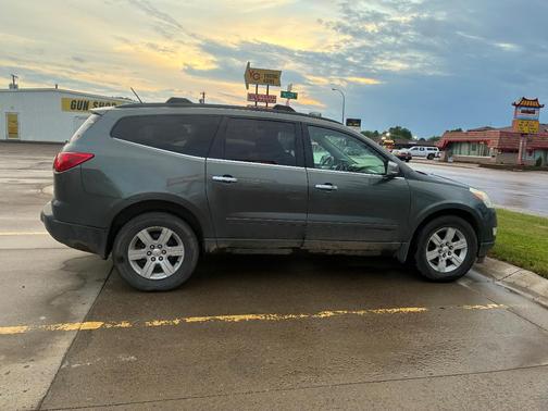 Green 2011 Chevrolet Traverse LT