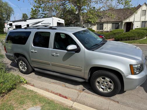 Silver 2014 Chevrolet Suburban 1500 LT