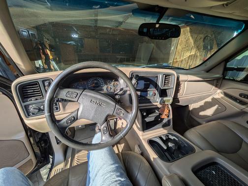 Black 2004 GMC Sierra 2500 SLT H/D Crew Cab