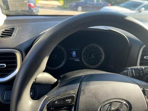 Black 2022 Hyundai VENUE SE