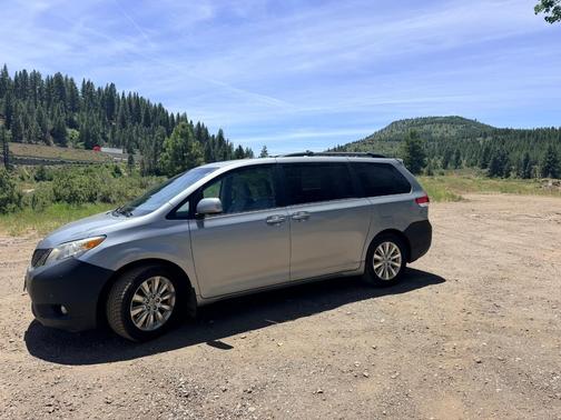 Silver 2011 Toyota Sienna XLE