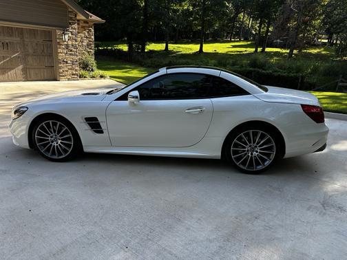 White 2019 Mercedes-Benz SL 550 Base