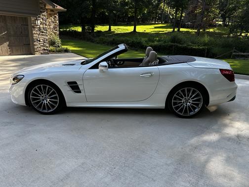 White 2019 Mercedes-Benz SL 550 Base