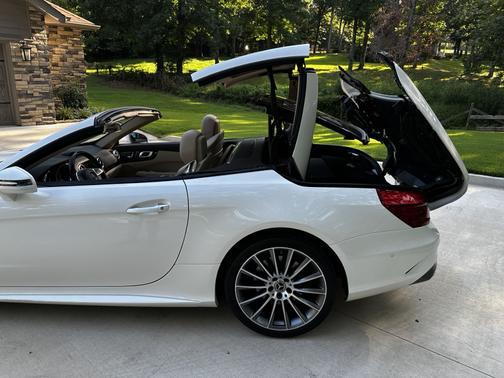 White 2019 Mercedes-Benz SL 550 Base