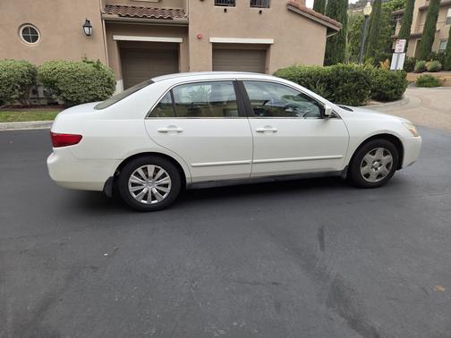 White 2005 Honda Accord LX