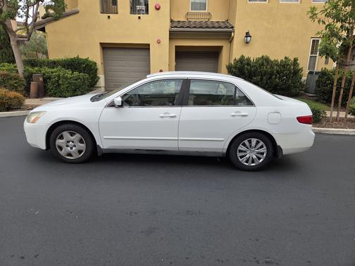 White 2005 Honda Accord LX