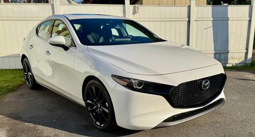 White 2022 Mazda Mazda3 FWD w/Premium Package