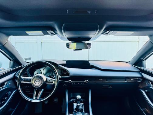 White 2022 Mazda Mazda3 FWD w/Premium Package