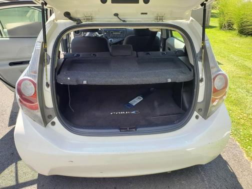 White 2014 Toyota Prius c Two