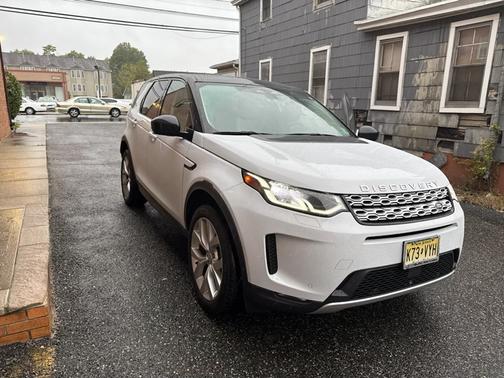 White 2021 Land Rover Discovery Sport SE