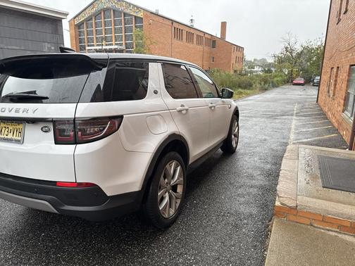 White 2021 Land Rover Discovery Sport SE