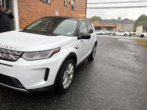 White 2021 Land Rover Discovery Sport SE