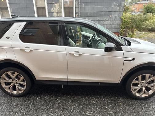 White 2021 Land Rover Discovery Sport SE