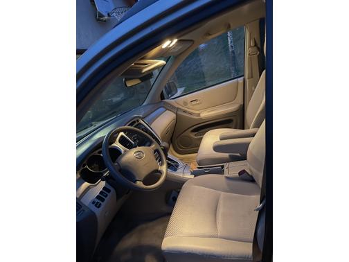 Photo 3 of 6 of 2006 Toyota Highlander Sport