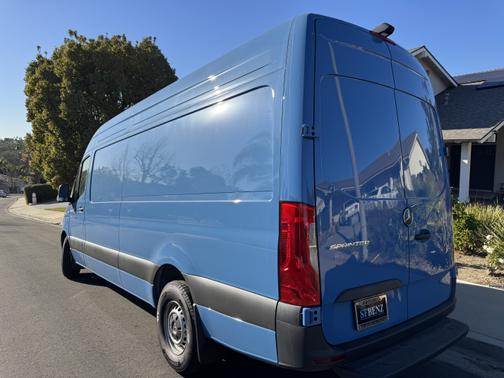 2024 Mercedes-Benz eSprinter 2500 High Roof 170"