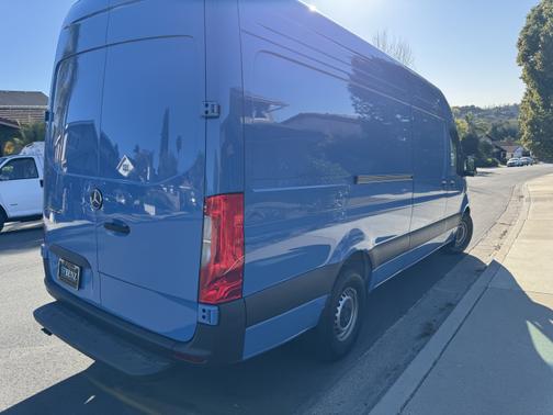 2024 Mercedes-Benz eSprinter 2500 High Roof 170"