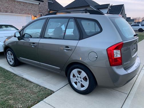 2010 Kia Rondo LX