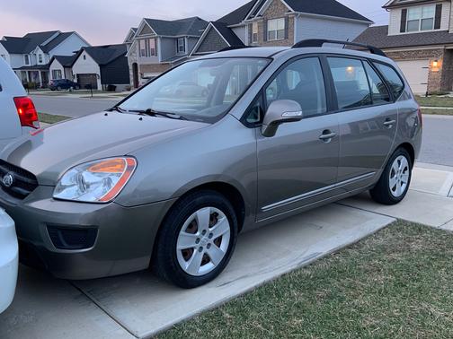 2010 Kia Rondo LX