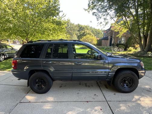 Blue 2000 Jeep Grand Cherokee Limited 4WD