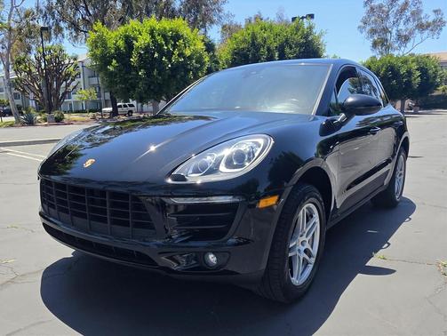 Black 2018 Porsche Macan Macan