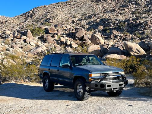 Green 1995 Chevrolet Tahoe Base
