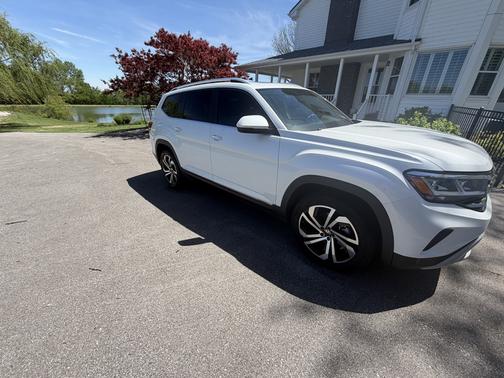 White 2023 Volkswagen Atlas 2.0T SEL