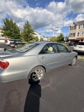 Silver 2005 Toyota Camry XLE