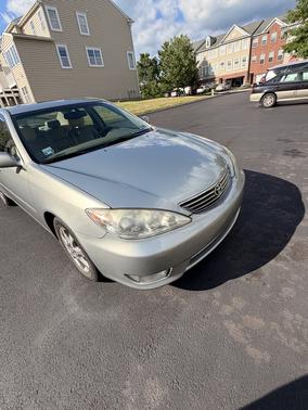 Silver 2005 Toyota Camry XLE
