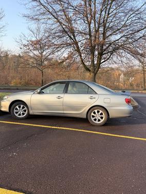 Silver 2005 Toyota Camry XLE