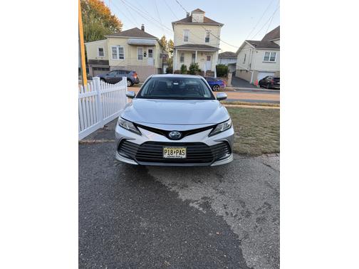 2021 Toyota Camry Hybrid LE