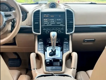 2014 Porsche Cayenne Cayenne Platinum Edition