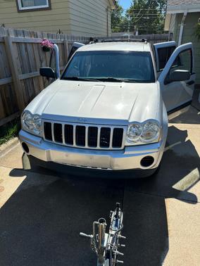 Silver 2005 Jeep Grand Cherokee Laredo