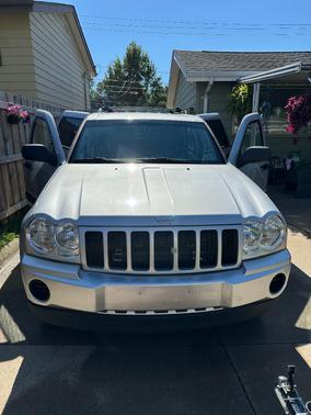 Silver 2005 Jeep Grand Cherokee Laredo