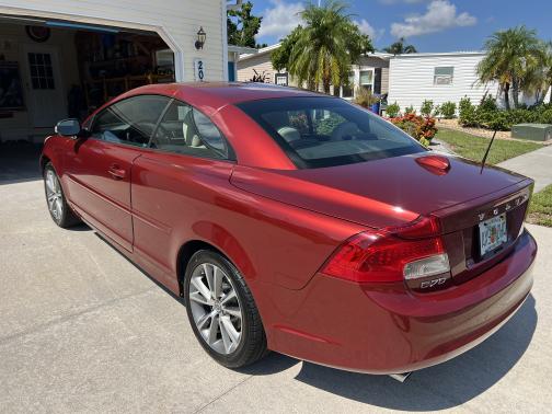 2011 Volvo C70 T5