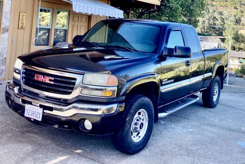 2004 GMC Sierra 2500 SLE H/D Extended Cab