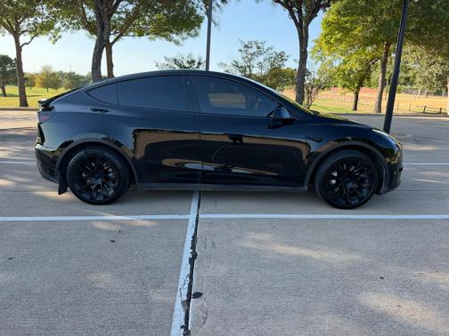 Black 2023 Tesla Model Y Long Range