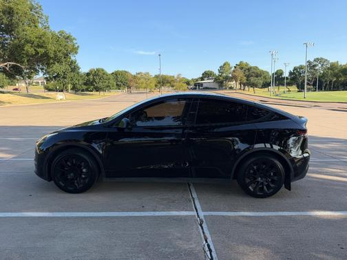 Black 2023 Tesla Model Y Long Range