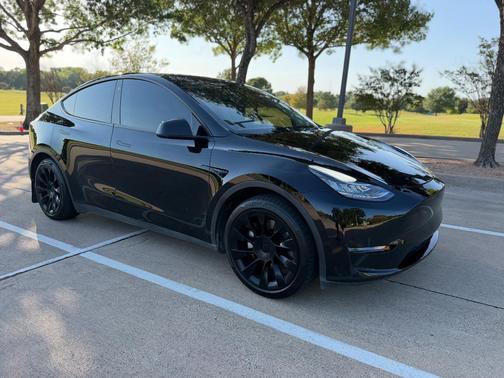 Black 2023 Tesla Model Y Long Range
