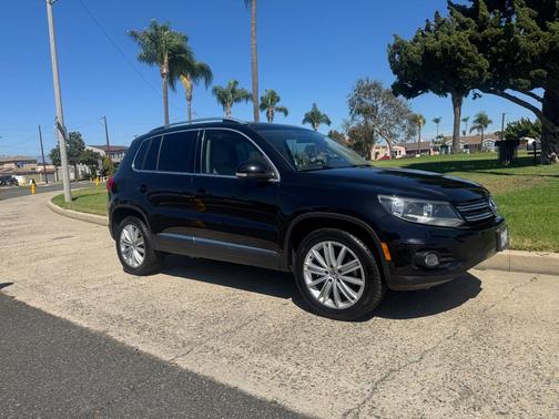 Black 2015 Volkswagen Tiguan Auto SE w/Appearance
