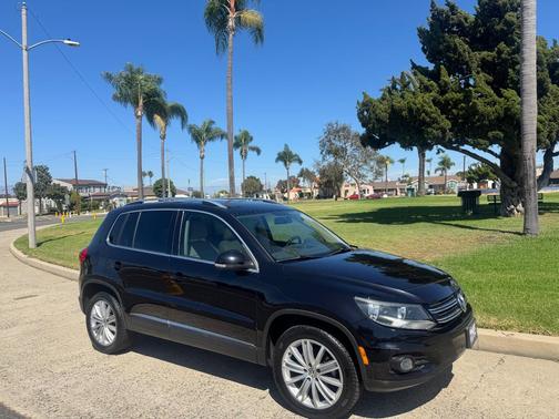 Black 2015 Volkswagen Tiguan Auto SE w/Appearance