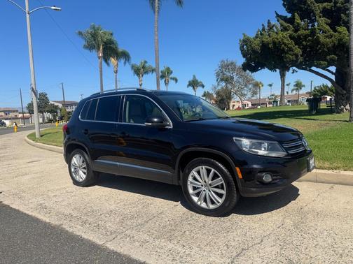 Black 2015 Volkswagen Tiguan Auto SE w/Appearance
