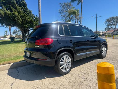 Black 2015 Volkswagen Tiguan Auto SE w/Appearance