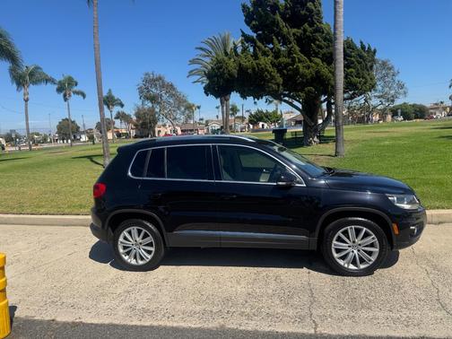 Black 2015 Volkswagen Tiguan Auto SE w/Appearance