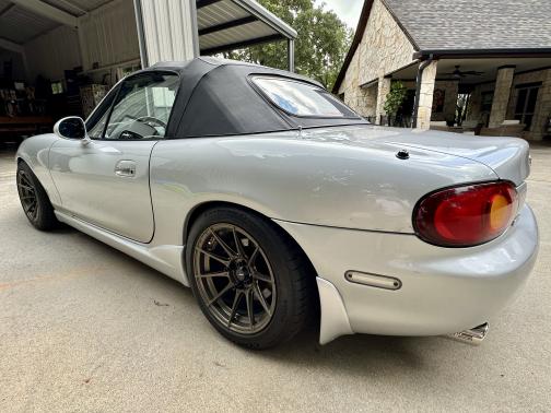 2000 Mazda MX-5 Miata Base