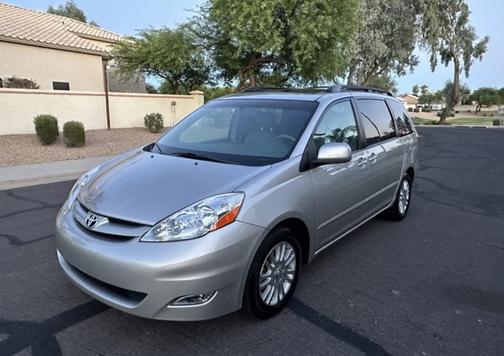 Silver 2008 Toyota Sienna XLE