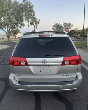 Silver 2008 Toyota Sienna XLE
